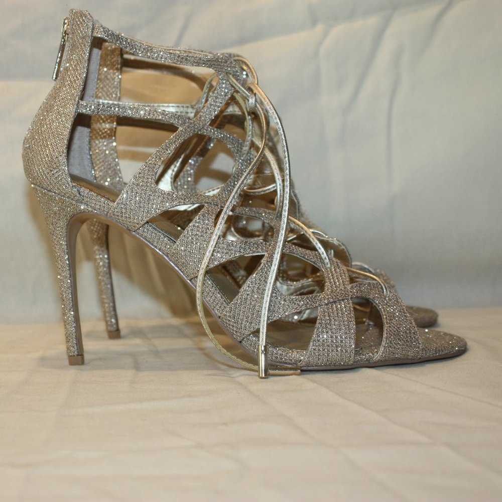 Badgley Mischka Belle Gold Tone Stripe Shoes Size 8 New